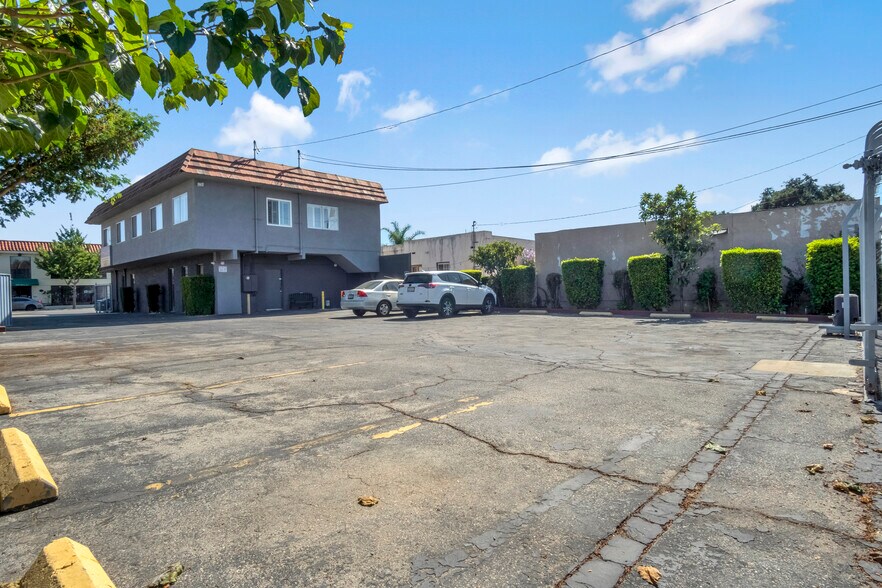 More Photos Of 439 N Maclay Ave, San Fernando Office For Sale