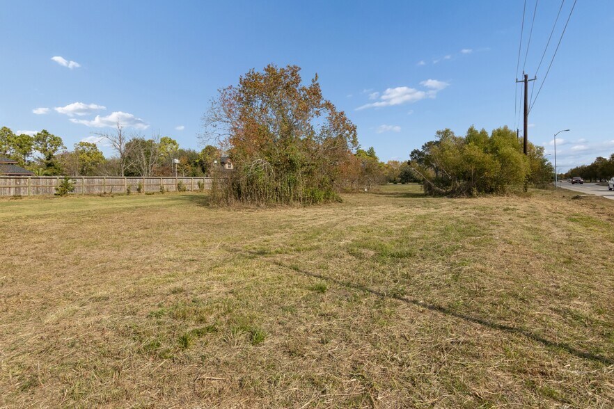 More Photos Of 510 College Ave, South Houston Office For Sale