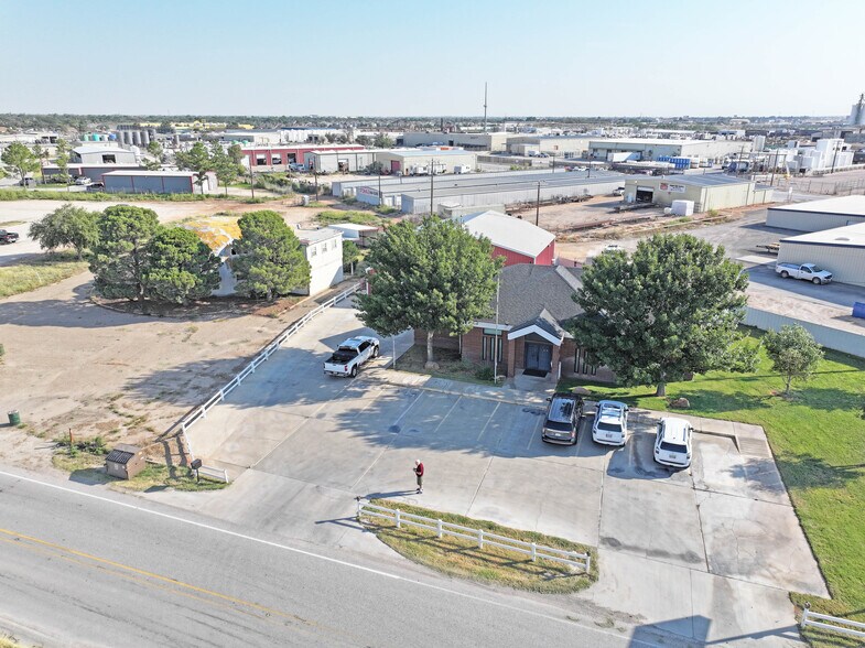 More Photos Of 327 SE Loop 338, Odessa Flex For Lease