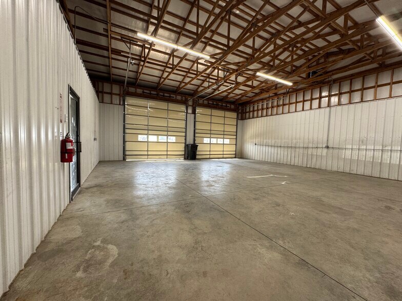 More Photos Of 165 Williams St, Tahlequah Industrial For Lease