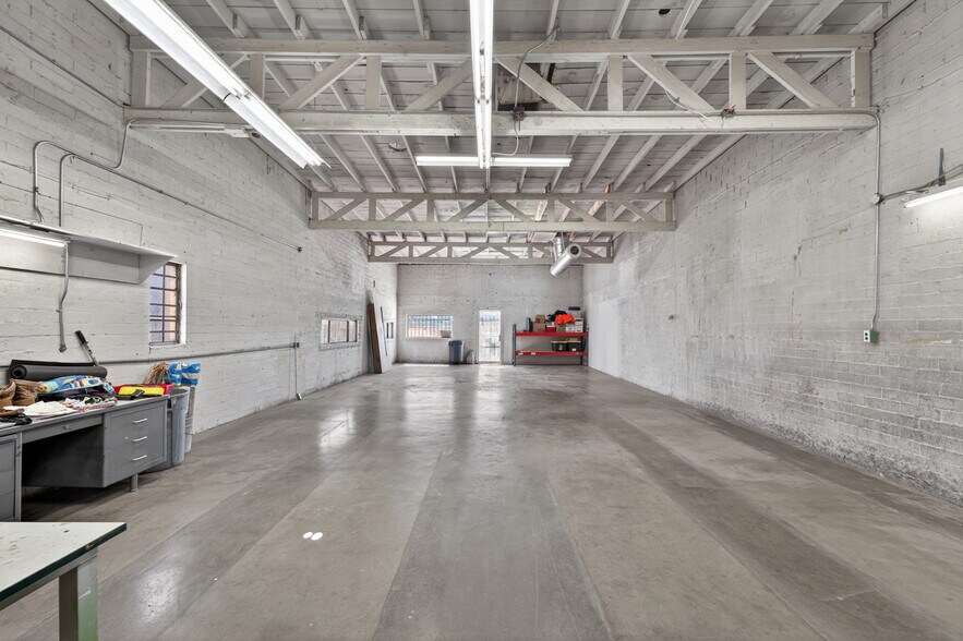 More Photos Of 3902 S Central Ave, Phoenix Service For Sale