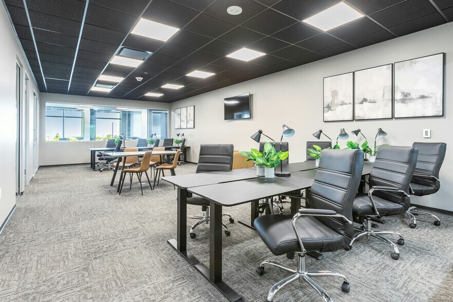More Photos Of 2325 E Camelback Rd, Phoenix Coworking Space