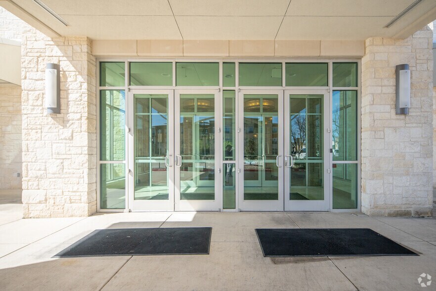 More Photos Of 2800 Shoreline Dr, Denton Medical For Lease