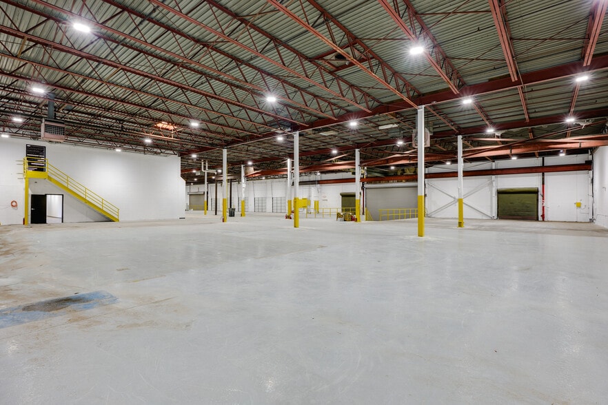More Photos Of 11245 Indian Trl, Dallas Manufacturing For Lease