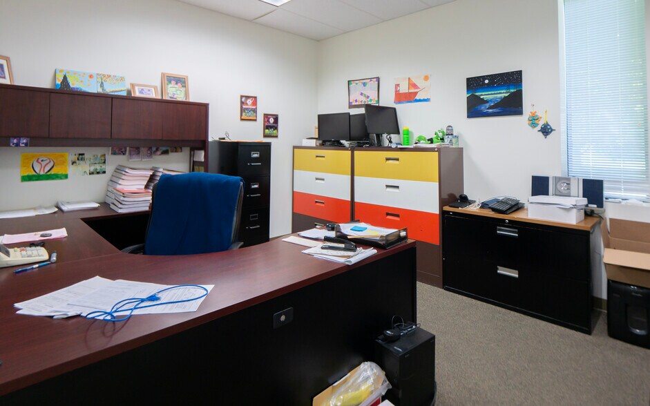 More Photos Of 72 Johnny Cake Hill Rd, Middletown Distribution For Sale