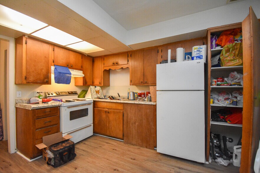 More Photos Of 1805 Rosemary Ave, Victoria Apartments For Sale
