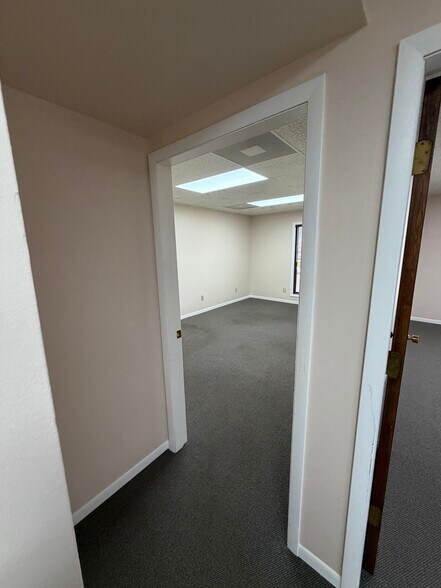 More Photos Of 20620 Burl Ct, Joliet Warehouse For Lease