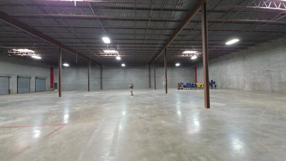 More Photos Of 600 S Railroad Ave, Kings Mountain Warehouse For Lease