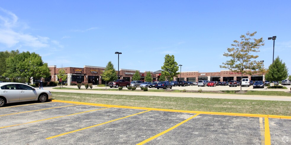 More Photos Of 444-464 N Weber Rd, Romeoville General Retail For Lease