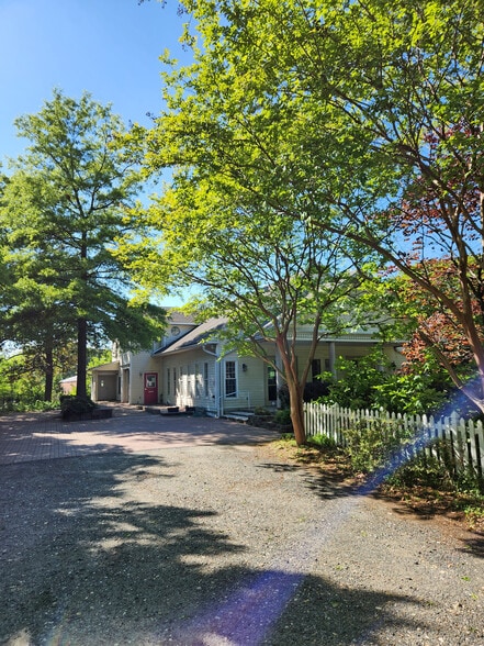 More Photos Of 4700 Erie St, College Park Office For Sale