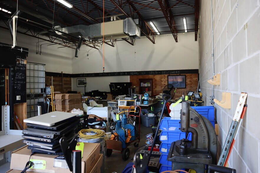 More Photos Of 22 Dewey Ave, Warwick Warehouse For Lease