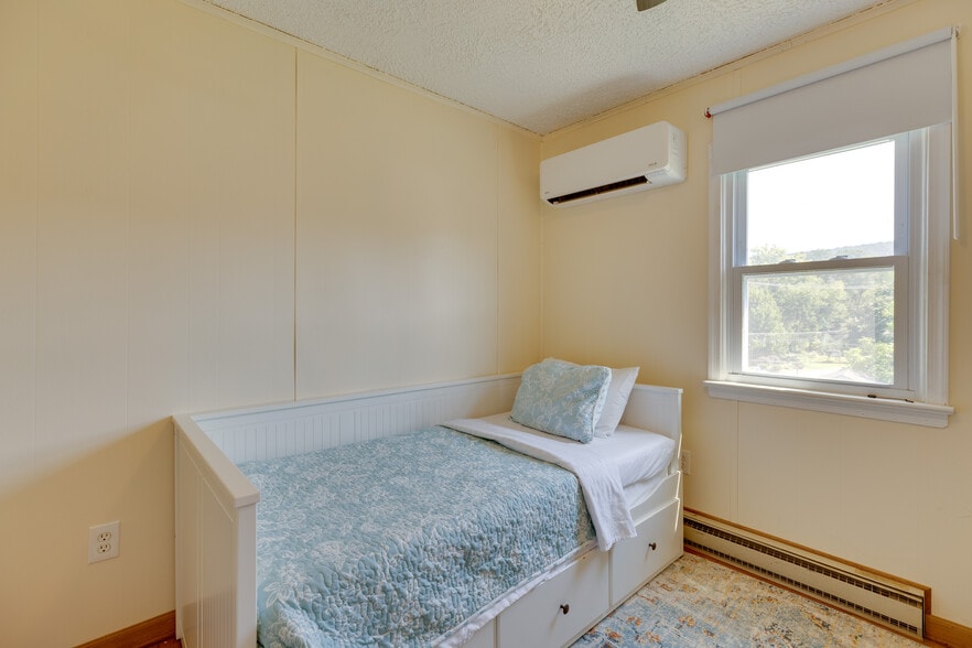 More Photos Of 1053 Washington St, Harpers Ferry Hospitality For Sale