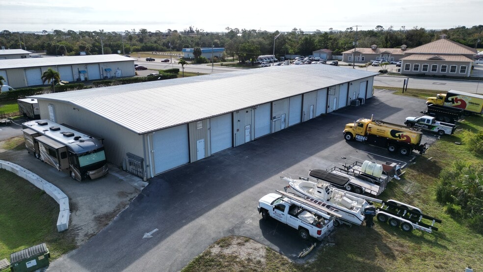 More Photos Of 23375 Janice Ave, Port Charlotte Warehouse For Lease