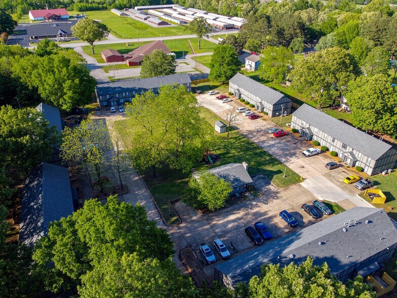More Photos Of 1906 W Matthews Ave, Jonesboro Apartments For Sale