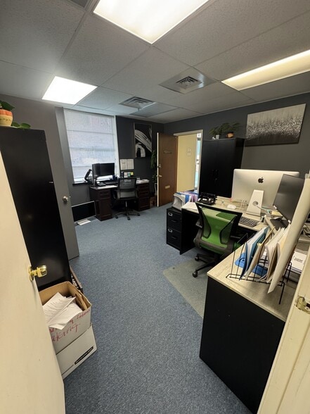 More Photos Of 19-21 Hazel Ter, Woodbridge Office For Lease