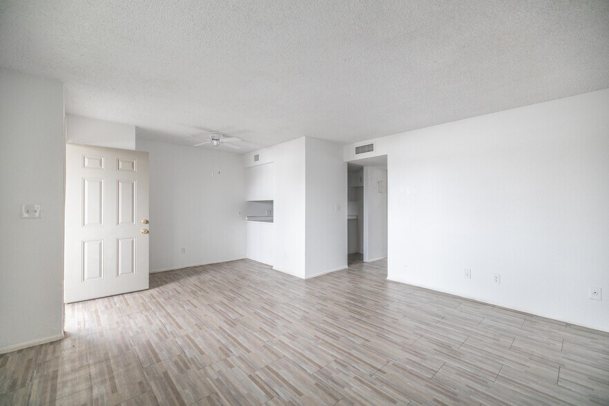 More Photos Of 5820 W Claremont St, Glendale Apartments For Sale