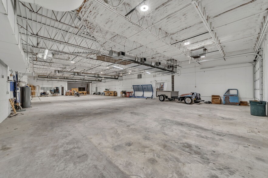 More Photos Of 2685 Durango Dr, Colorado Springs Warehouse For Lease