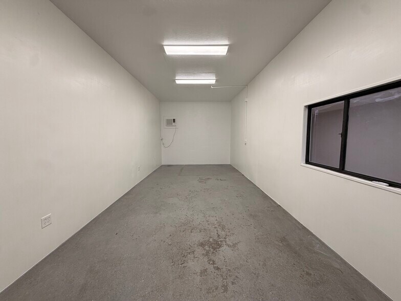 More Photos Of 511 Herbert St, Port Orange Warehouse For Lease