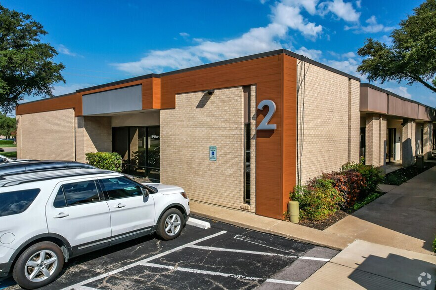 More Photos Of 13500 Midway Rd, Farmers Branch Unknown For Lease