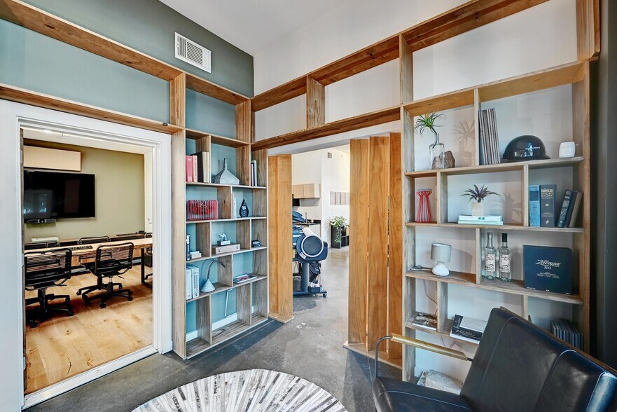 More Photos Of 2525 S Lamar Blvd, Austin Office For Sale