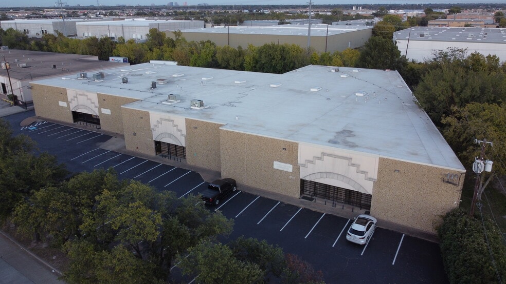 More Photos Of 2709-2715 Electronic Ln, Dallas Distribution For Sale