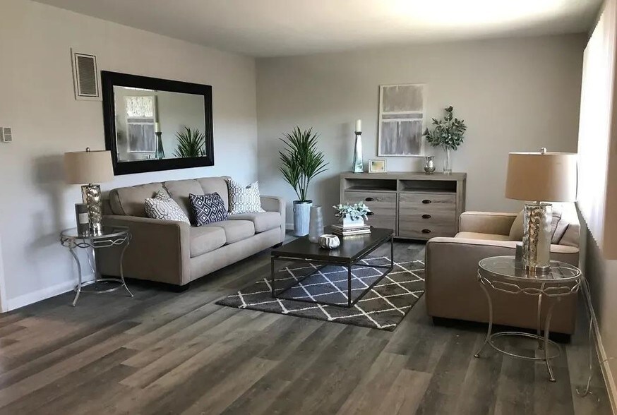 More Photos Of 14420-14432 Valerio St, Van Nuys Apartments For Sale