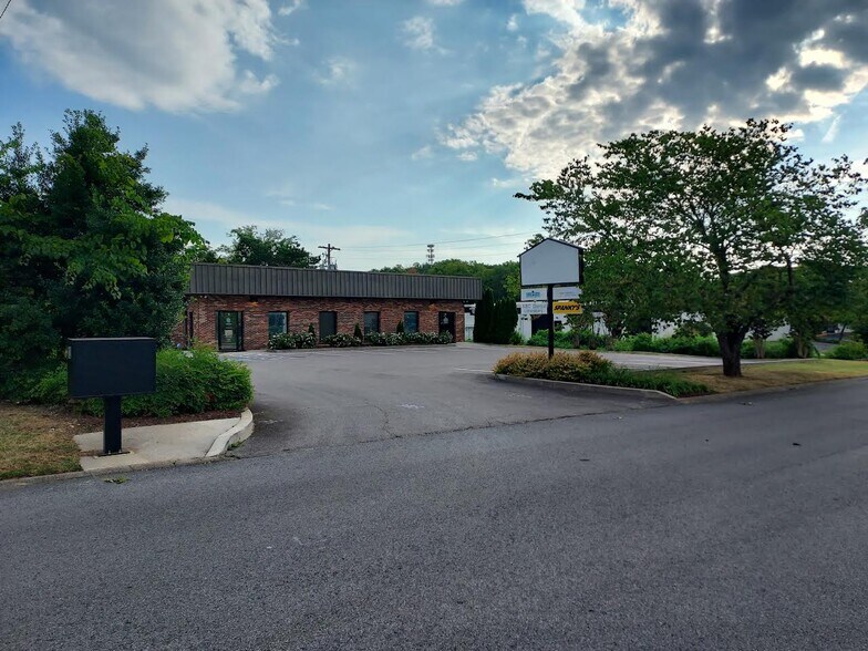 More Photos Of 120 Holiday Ct, Franklin Medical For Lease