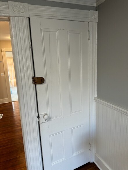 More Photos Of 196 S 1st St, Lindenhurst Loft Creative Space For Lease