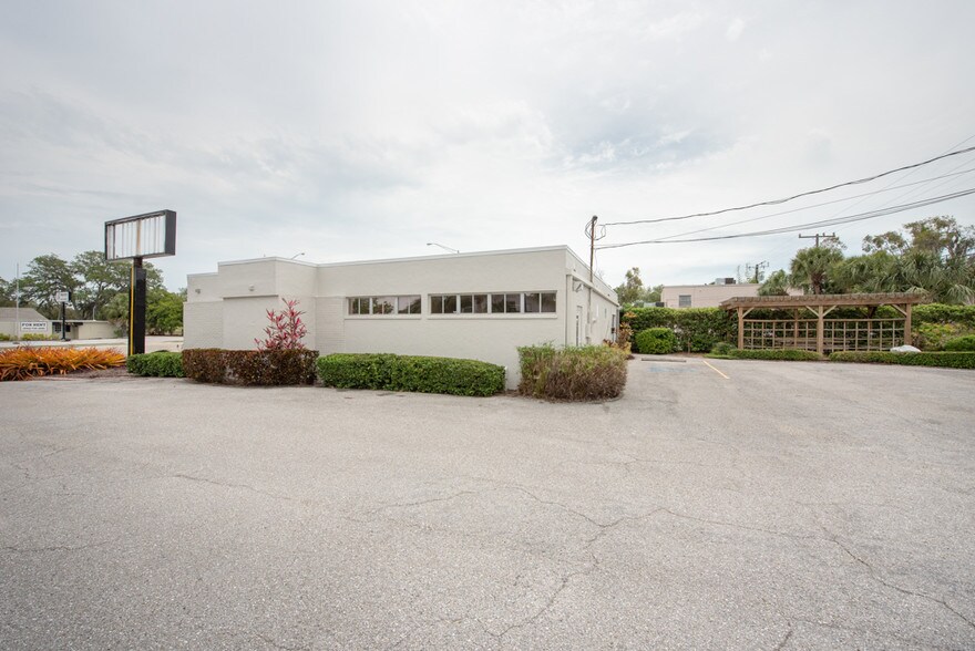 More Photos Of 7430 Tamiami Trl, Sarasota Loft Creative Space For Lease