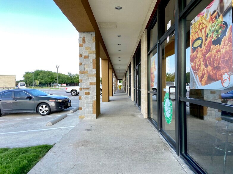 More Photos Of 710 E Sublett Rd, Arlington Unknown For Lease