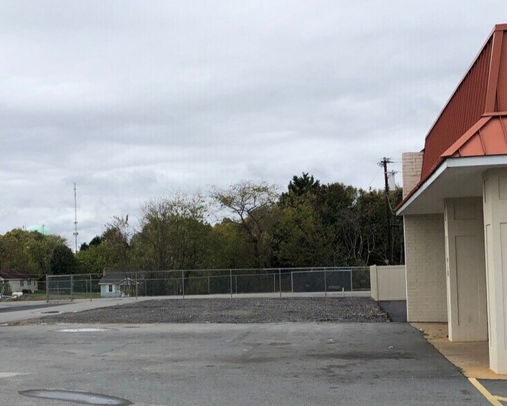 More Photos Of 1201 16th St NE, Hickory Land For Lease