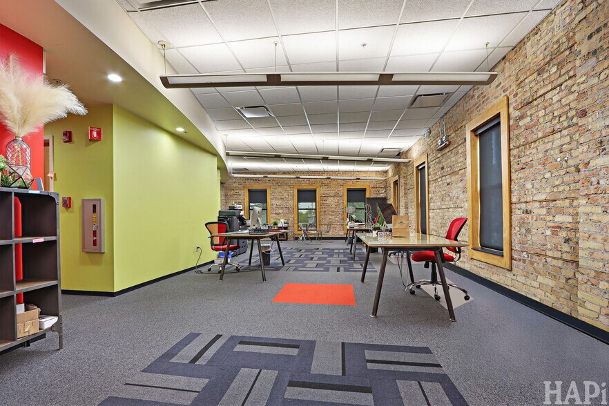 More Photos Of 545-547 N Milwaukee Ave, Libertyville General Retail For Sale