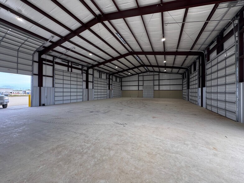More Photos Of 772 County Road 429, Pleasanton Distribution For Lease