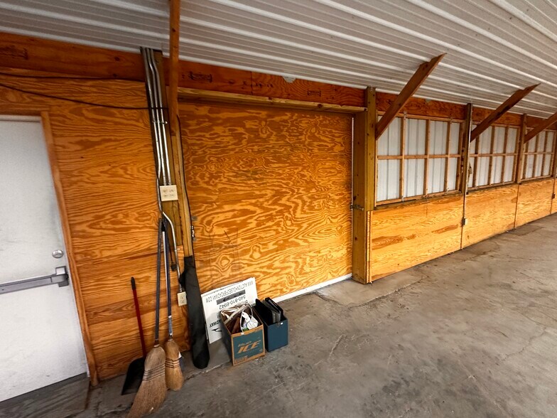 More Photos Of 522A S Main St, Broadway Flex For Sale