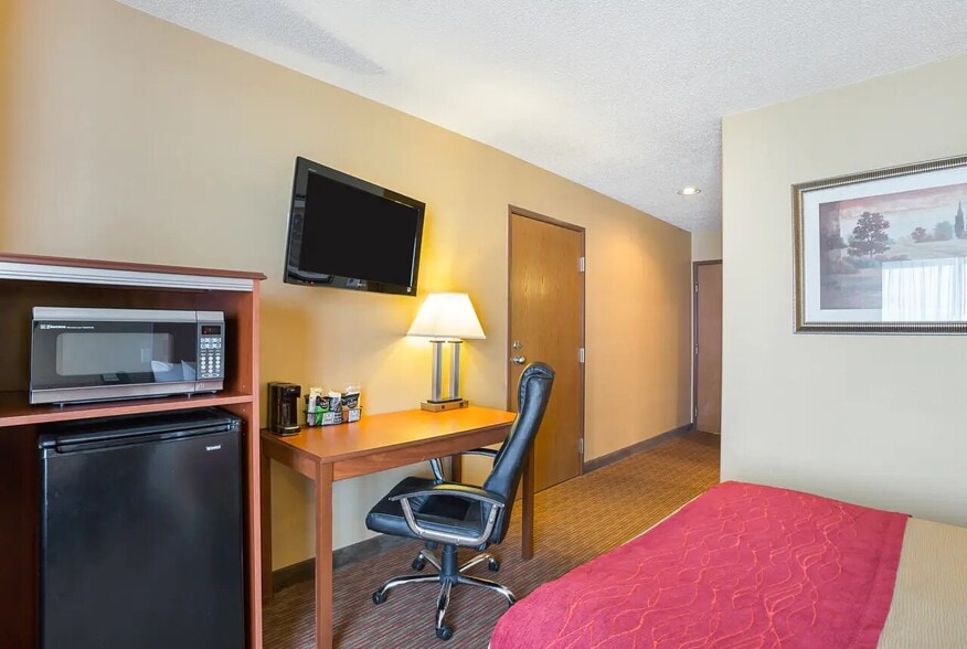 More Photos Of 3815 S Lincoln Ave, York Hotel For Sale