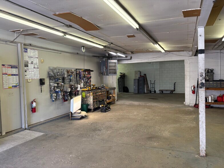 More Photos Of 25831 John R Rd, Madison Heights Warehouse For Sale