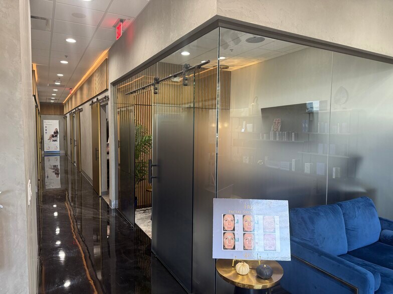 More Photos Of 9040 Carothers Pky, Franklin Storefront For Lease
