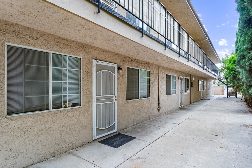 More Photos Of 935 W Bishop St, Santa Ana Apartments For Sale