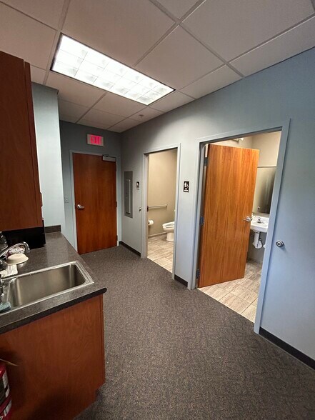 More Photos Of 5901 Dempster St, Morton Grove Office For Sale