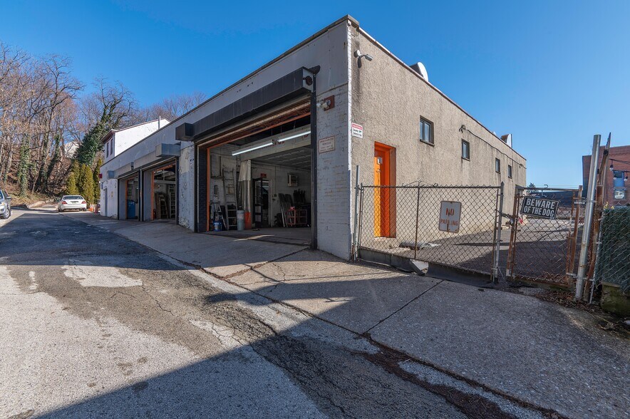 More Photos Of 230 Leverington Ave, Philadelphia Auto Repair For Sale
