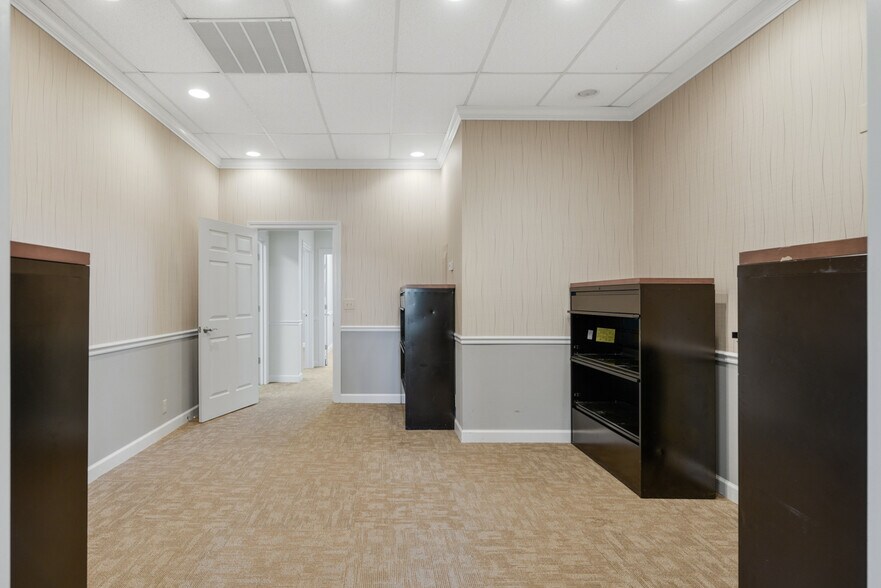 More Photos Of 133 Indian Lake Rd, Hendersonville Office For Lease