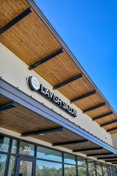 More Photos Of 901 N Vista Ridge Blvd, Cedar Park General Retail For Sale