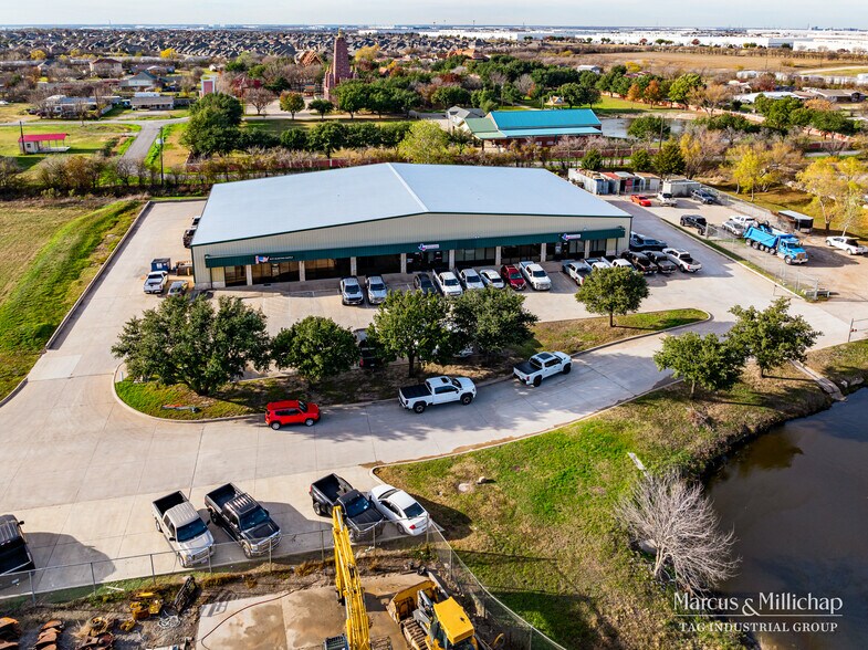 More Photos Of 13053 Gateway Alliance Dr, Fort Worth Warehouse For Lease
