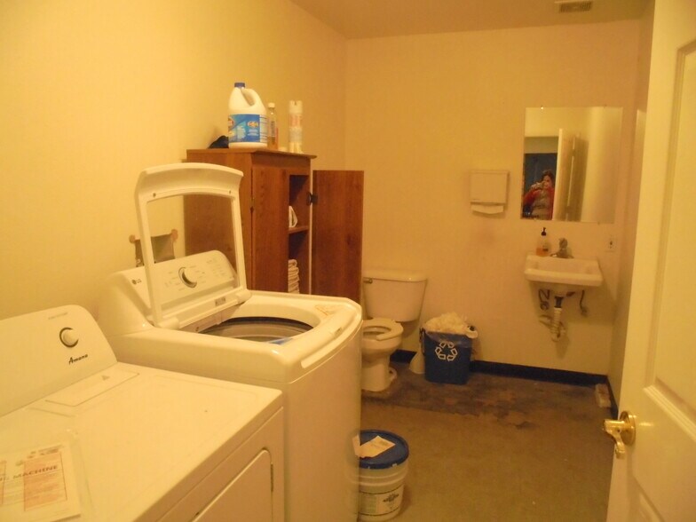 More Photos Of 127 S 1st St, Blythe Flex For Sale