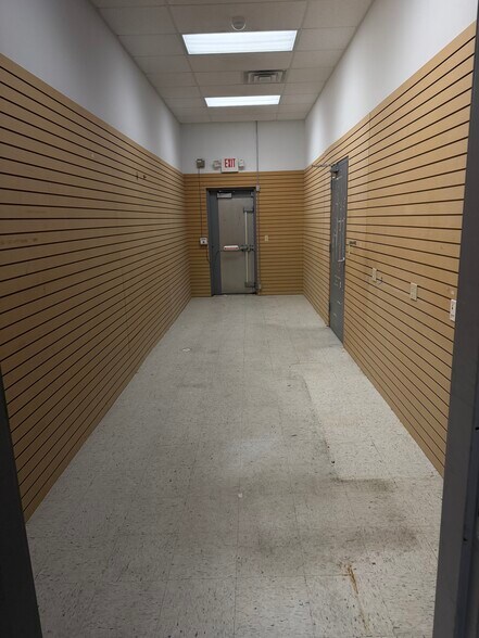 More Photos Of 1011 Highway 1 W, Iowa City General Retail For Lease