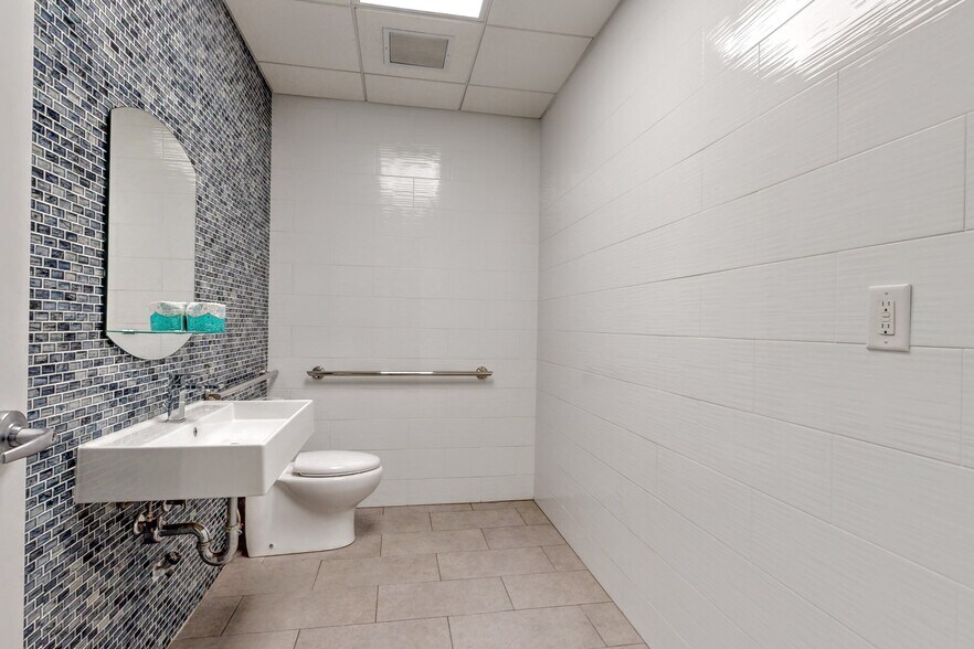 More Photos Of 7 E Central Ave, Pearl River Storefront For Lease