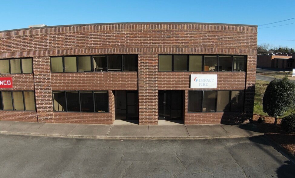 More Photos Of 340-342 Crompton St, Charlotte Light Manufacturing For Lease