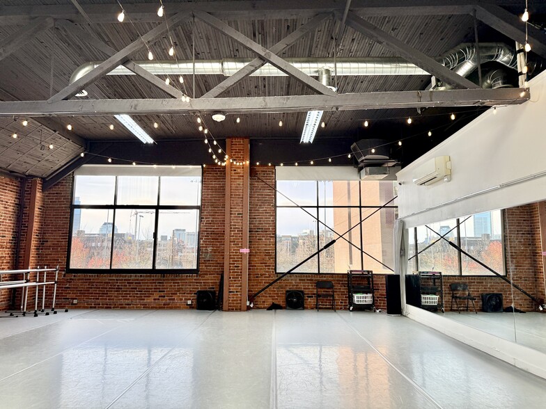 More Photos Of 1621 12th Ave, Seattle Storefront For Lease