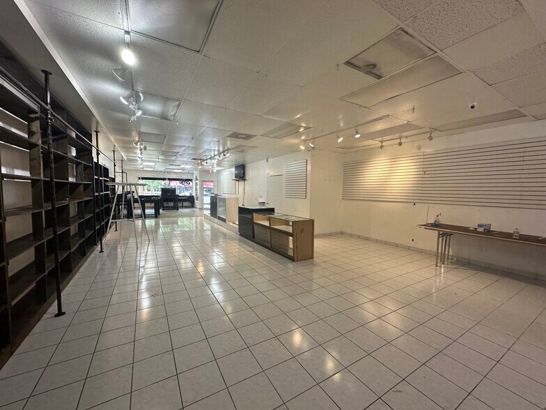 More Photos Of 2028 Hollywood Blvd, Hollywood Storefront Retail Residential For Lease