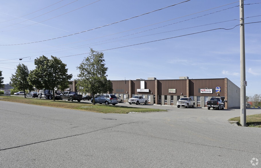 More Photos Of 470 Collier Macmillan Dr, Cambridge Warehouse For Lease